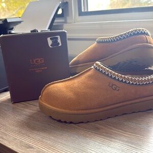 Ugg Women’s Tasman Slipper w/ Ugg Cleaning Kit
